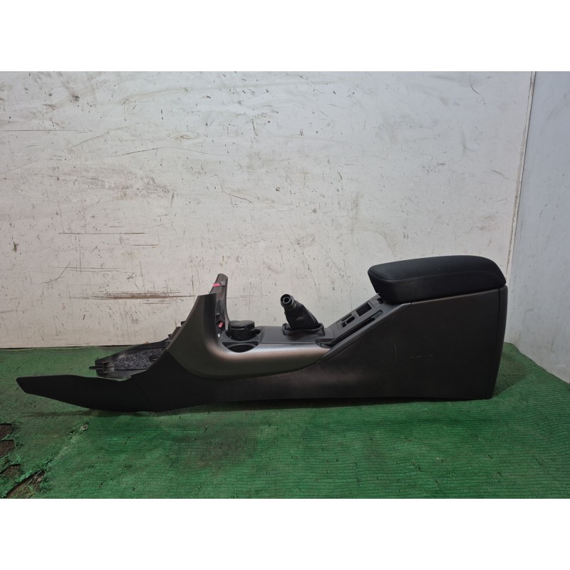 Recambio de apoyabrazos central para toyota rav 4 iii (_a3_) 2.2 d (ala35_) referencia OEM IAM 5890142051 5890142051 5890142051