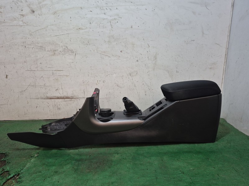 Recambio de apoyabrazos central para toyota rav 4 iii (_a3_) 2.2 d (ala35_) referencia OEM IAM 5890142051 5890142051 5890142051