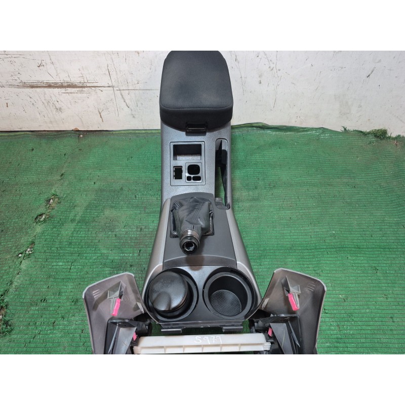 Recambio de apoyabrazos central para toyota rav 4 iii (_a3_) 2.2 d (ala35_) referencia OEM IAM 5890142051 5890142051 5890142051