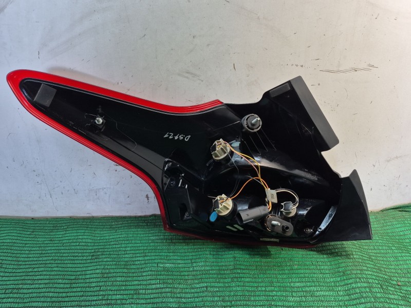 Recambio de piloto trasero derecho para ford focus iii 1.6 ti referencia OEM IAM   