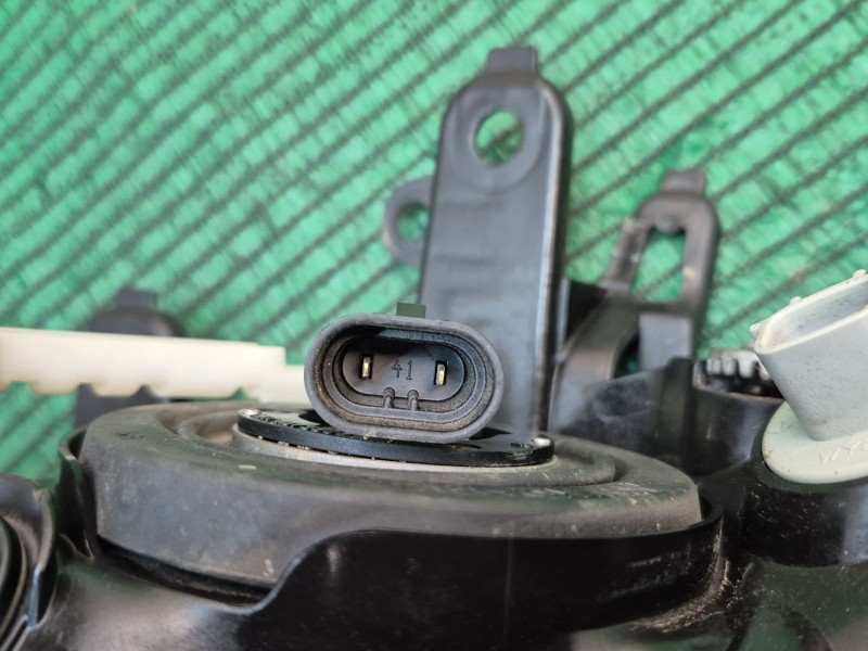 Recambio de faro derecho para toyota rav 4 iii (_a3_) 2.2 d (ala35_) referencia OEM IAM   