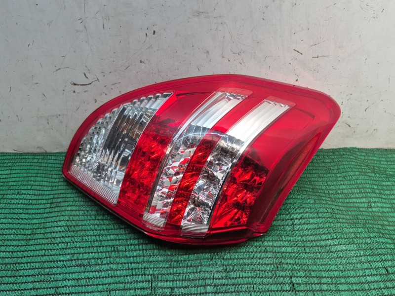 Recambio de piloto trasero izquierdo para toyota rav 4 iii (_a3_) 2.2 d (ala35_) referencia OEM IAM   