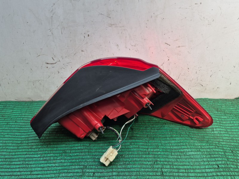 Recambio de piloto trasero izquierdo para toyota rav 4 iii (_a3_) 2.2 d (ala35_) referencia OEM IAM   