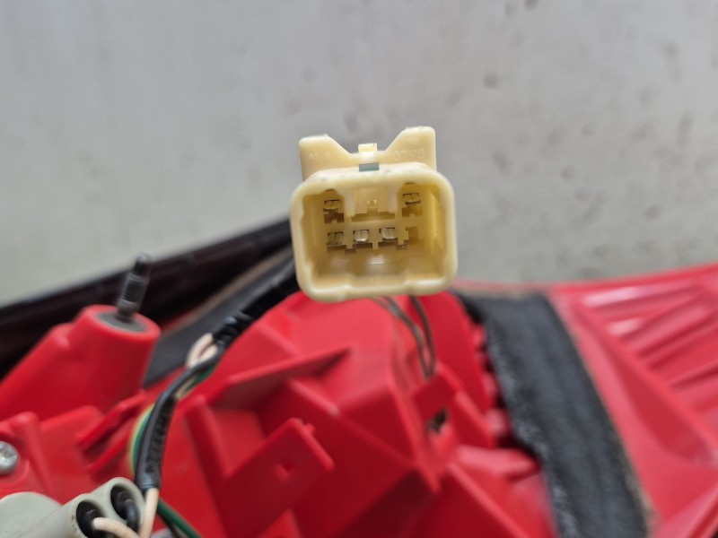 Recambio de piloto trasero izquierdo para toyota rav 4 iii (_a3_) 2.2 d (ala35_) referencia OEM IAM   