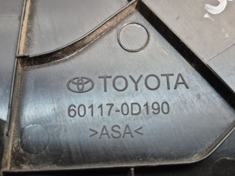 Recambio de moldura para toyota yaris (_p13_) 1.5 hybrid (nhp130_) referencia OEM IAM   