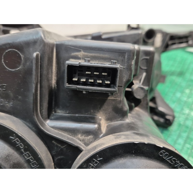 Recambio de faro derecho para peugeot expert tepee (vf3x_) 2.0 hdi 120 referencia OEM IAM   