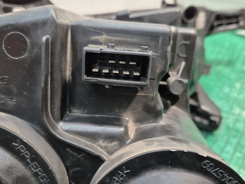 Recambio de faro derecho para peugeot expert tepee (vf3x_) 2.0 hdi 120 referencia OEM IAM   