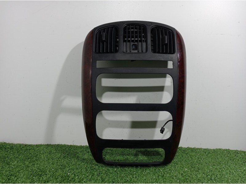 Recambio de moldura consola central delantera para chrysler grand voyager limited referencia OEM IAM 05009175AA 05009175AA 05009