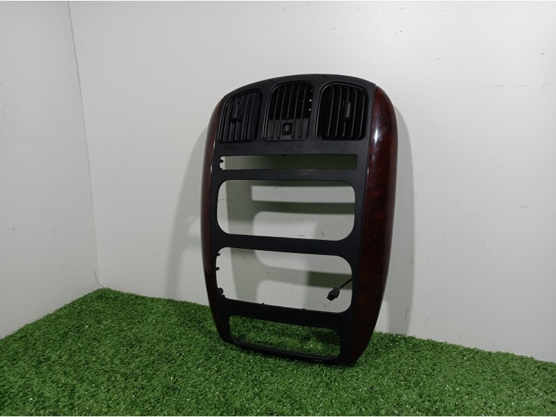 Recambio de moldura consola central delantera para chrysler grand voyager limited referencia OEM IAM 05009175AA 05009175AA 05009