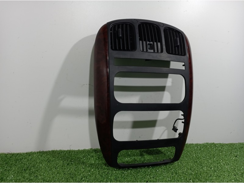 Recambio de moldura consola central delantera para chrysler grand voyager limited referencia OEM IAM 05009175AA 05009175AA 05009