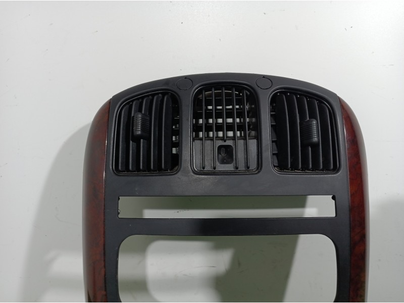 Recambio de moldura consola central delantera para chrysler grand voyager limited referencia OEM IAM 05009175AA 05009175AA 05009
