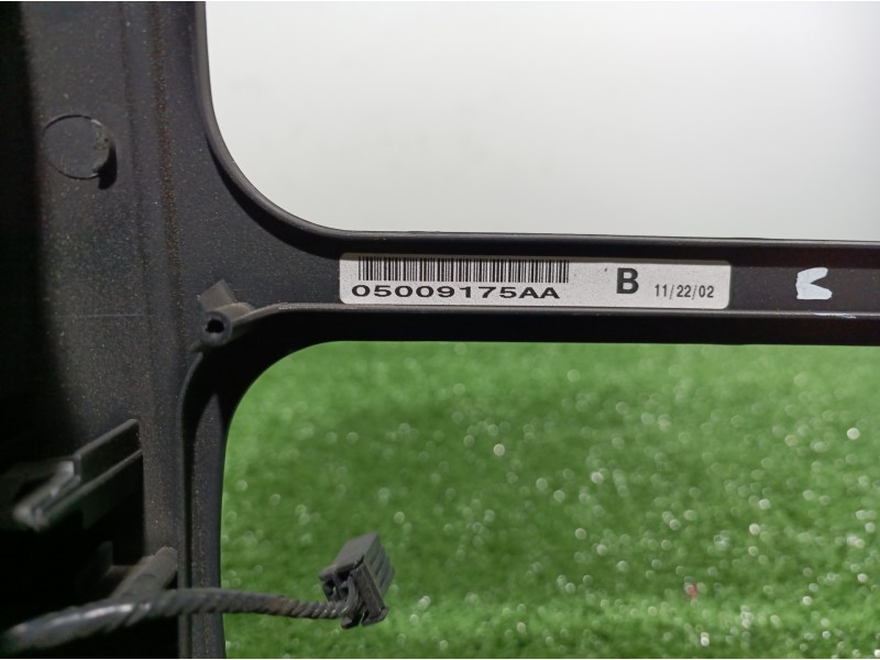 Recambio de moldura consola central delantera para chrysler grand voyager limited referencia OEM IAM 05009175AA 05009175AA 05009