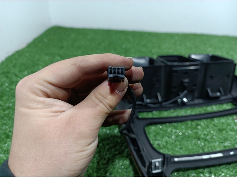 Recambio de moldura consola central delantera para chrysler grand voyager limited referencia OEM IAM 05009175AA 05009175AA 05009