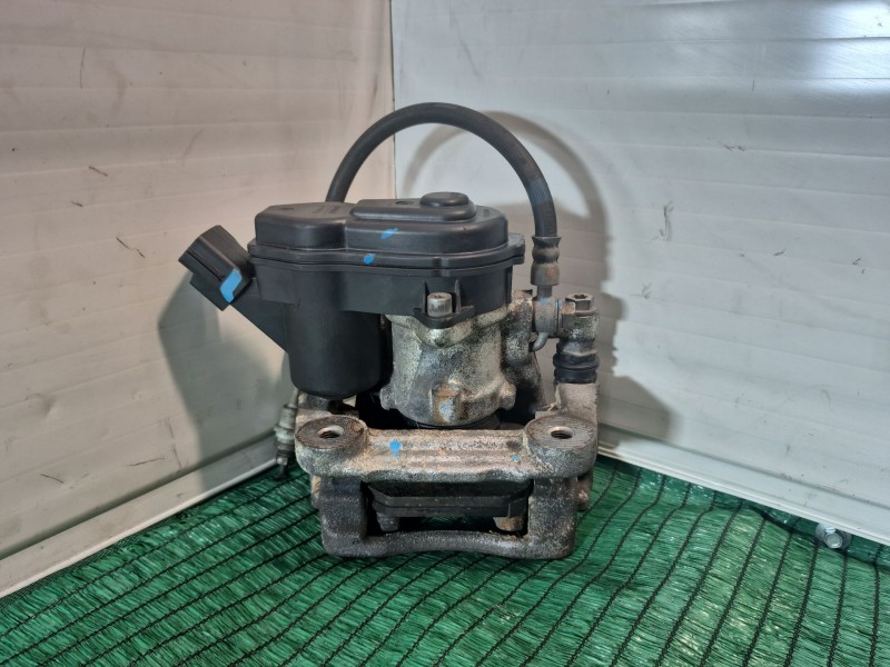 Recambio de pinza freno trasera derecha para mazda 3 (bm, bn) 2.0 referencia OEM IAM 32355597 32355597 32355597