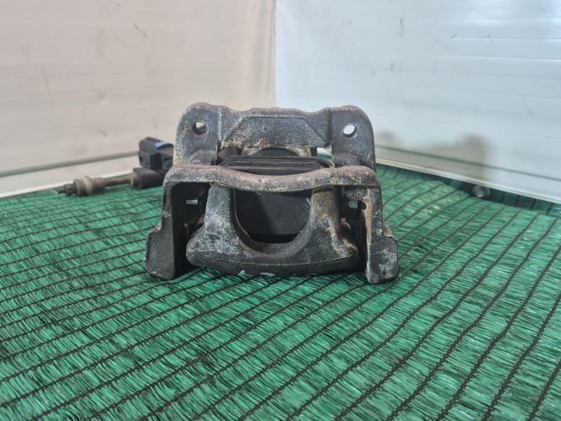 Recambio de pinza freno trasera derecha para mazda 3 (bm, bn) 2.0 referencia OEM IAM 32355597 32355597 32355597