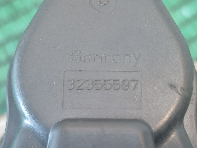 Recambio de pinza freno trasera derecha para mazda 3 (bm, bn) 2.0 referencia OEM IAM 32355597 32355597 32355597