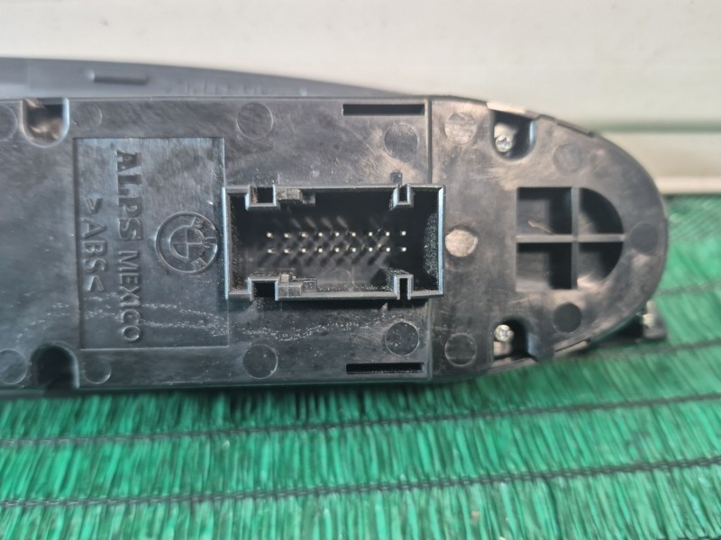 Recambio de mando elevalunas delantero izquierdo para bmw x5 (e70) 3.0 d referencia OEM IAM 51417137137 912212001 51417137137