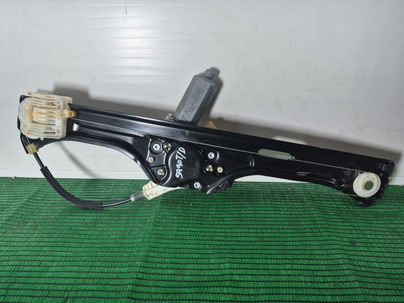 Recambio de elevalunas trasero derecho para bmw x5 (e70) 3.0 d referencia OEM IAM 7137030S 7166382E 7137030S