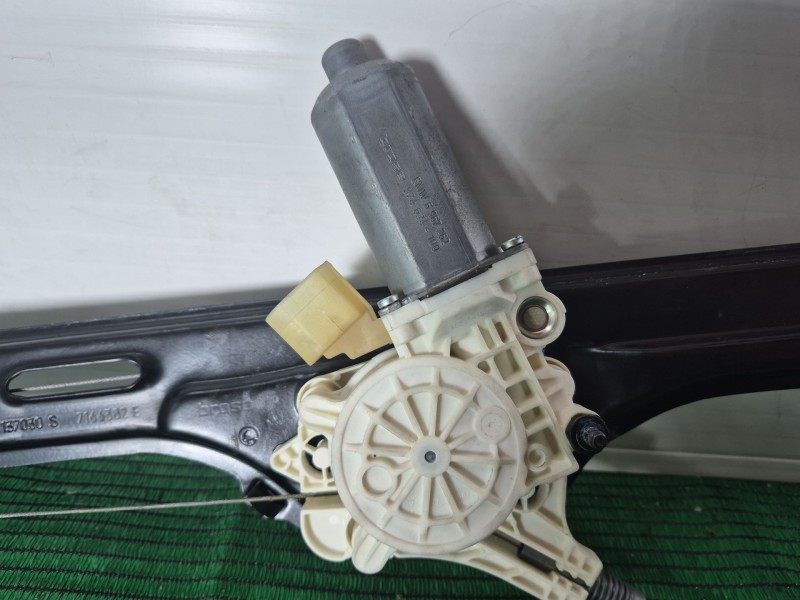 Recambio de elevalunas trasero derecho para bmw x5 (e70) 3.0 d referencia OEM IAM 7137030S 7166382E 7137030S