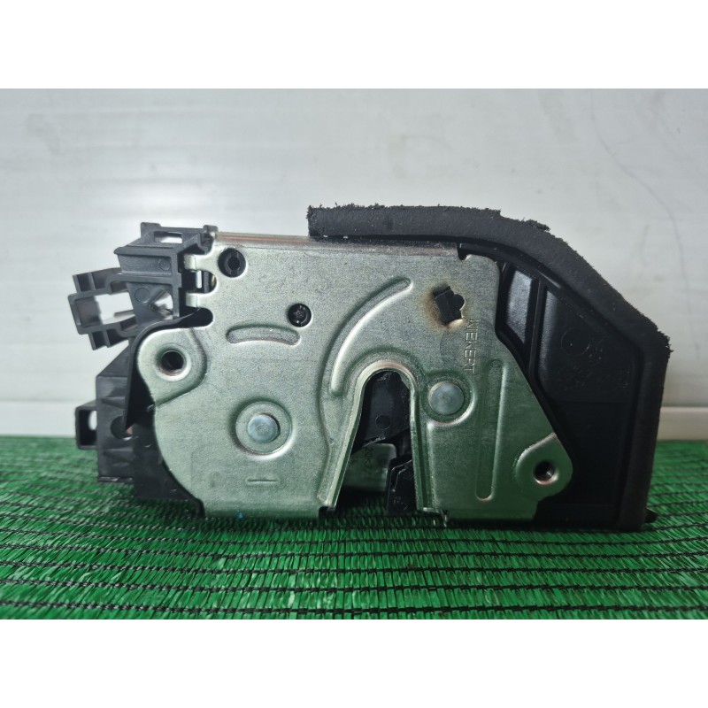 Recambio de cerradura puerta trasera izquierda para bmw x5 (e70) 3.0 d referencia OEM IAM A046998 A046998 A046998