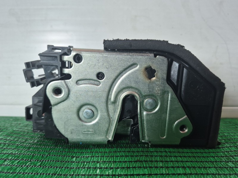 Recambio de cerradura puerta trasera izquierda para bmw x5 (e70) 3.0 d referencia OEM IAM A046998 A046998 A046998