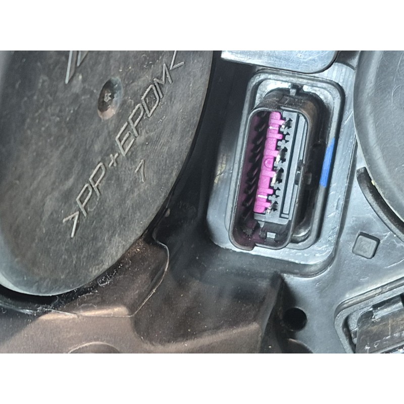 Recambio de faro derecho para renault clio iv (bh_) 0.9 tce 90 referencia OEM IAM   