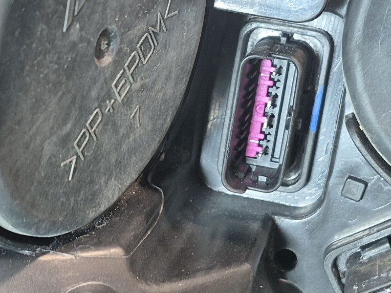 Recambio de faro derecho para renault clio iv (bh_) 0.9 tce 90 referencia OEM IAM   