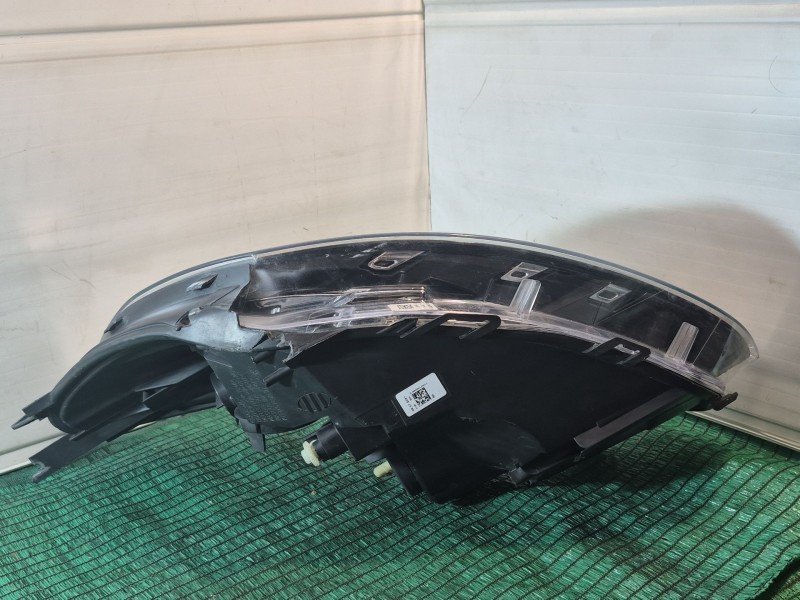 Recambio de faro derecho para renault clio iv (bh_) 0.9 tce 90 referencia OEM IAM   