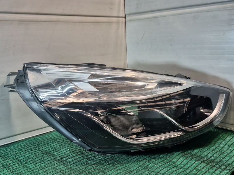 Recambio de faro derecho para renault clio iv (bh_) 0.9 tce 90 referencia OEM IAM 010330711 010330711 010330711