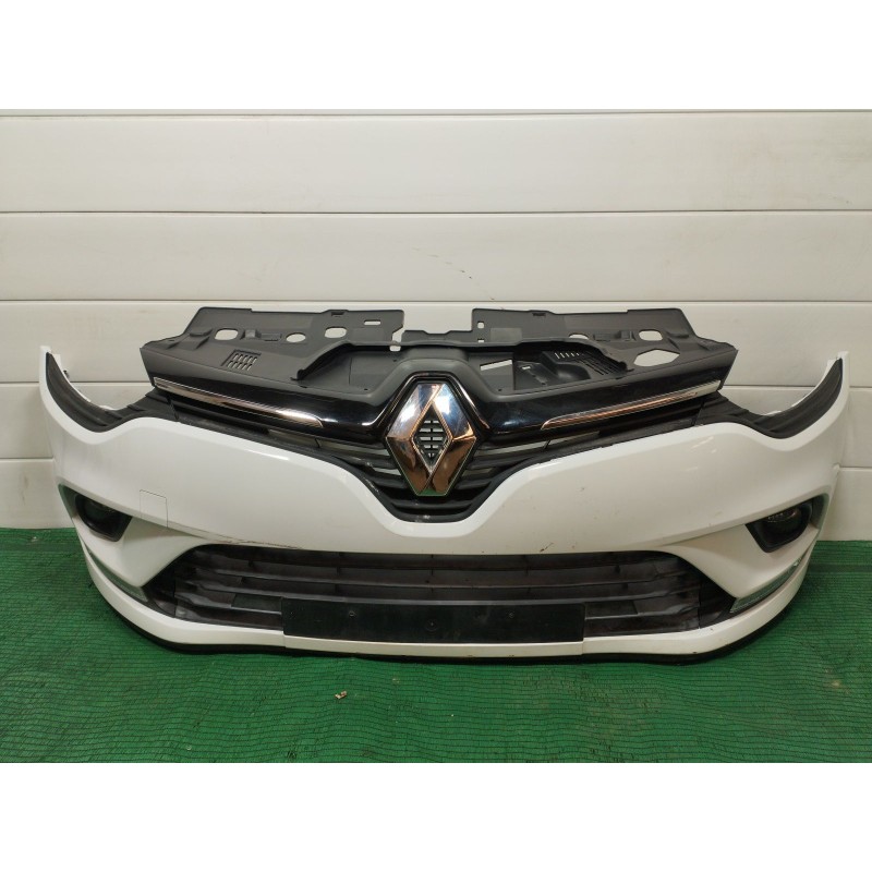 Recambio de paragolpes delantero para renault clio iv (bh_) 0.9 tce 90 referencia OEM IAM   
