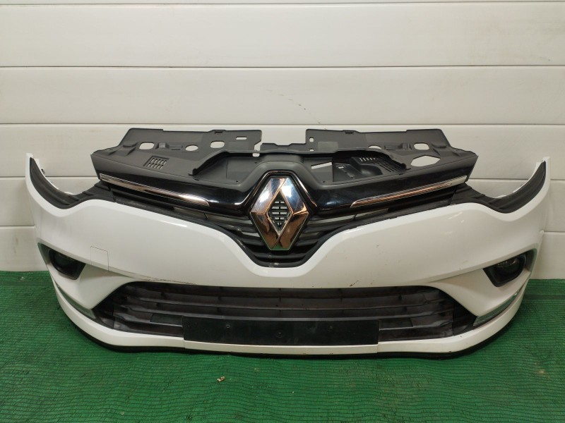 Recambio de paragolpes delantero para renault clio iv (bh_) 0.9 tce 90 referencia OEM IAM   