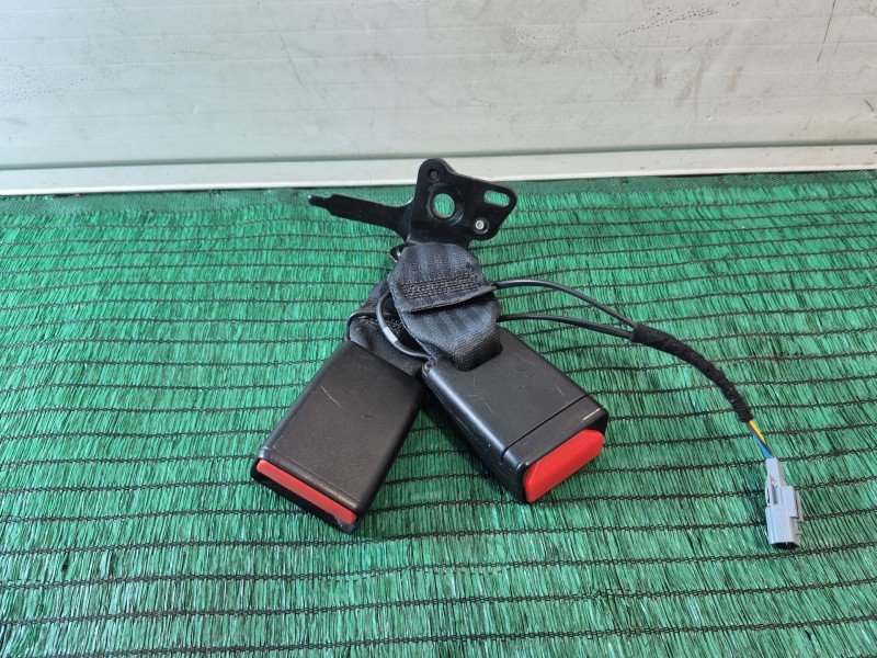 Recambio de enganche cinturon para renault clio iv (bh_) 0.9 tce 90 referencia OEM IAM   