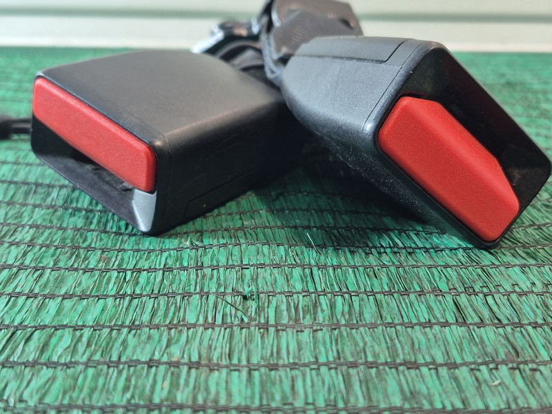 Recambio de enganche cinturon para renault clio iv (bh_) 0.9 tce 90 referencia OEM IAM   