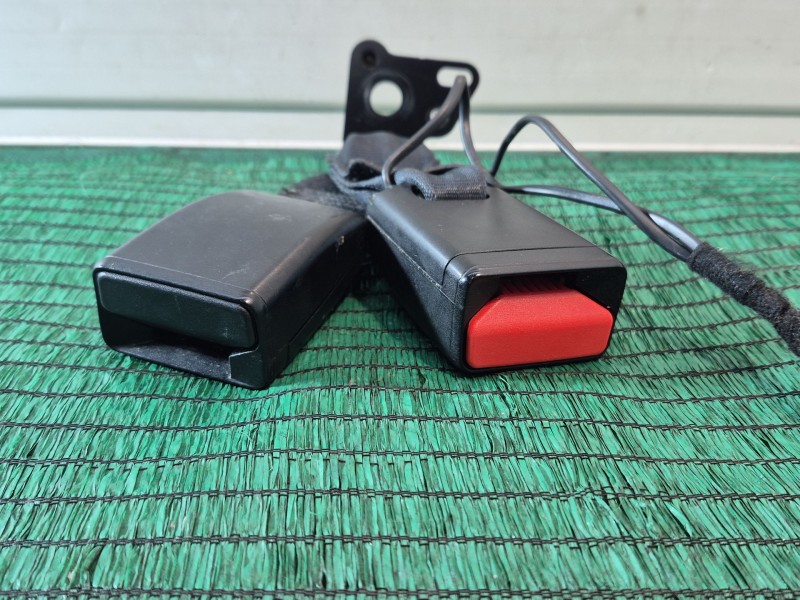 Recambio de enganche cinturon para renault clio iv (bh_) 0.9 tce 90 referencia OEM IAM   