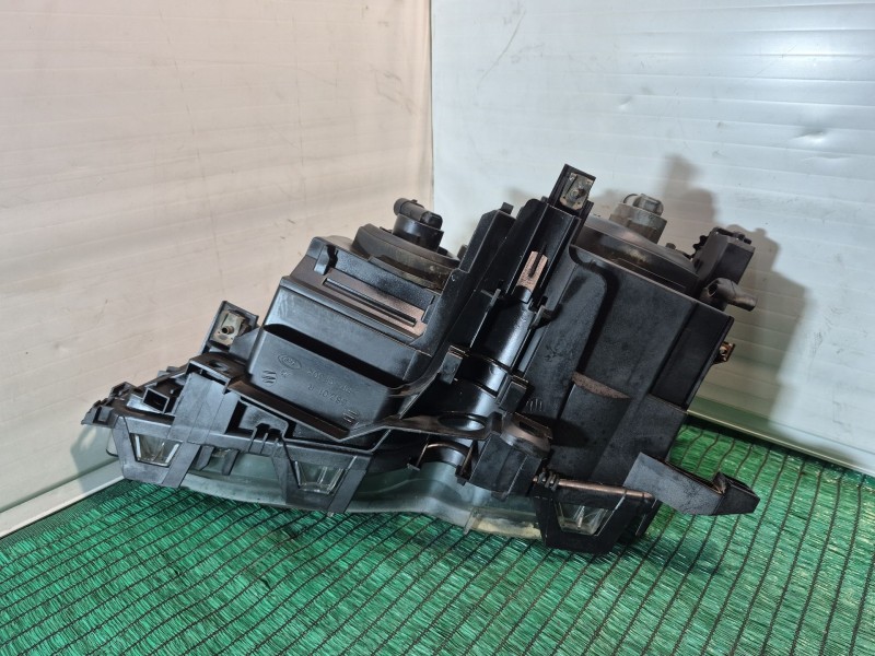 Recambio de faro derecho para bmw 3 (e46) 320 d referencia OEM IAM   