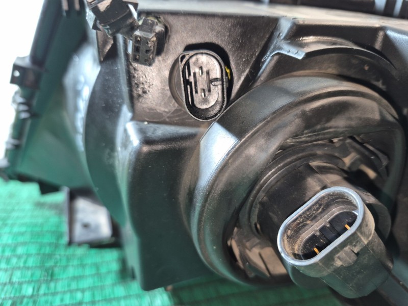 Recambio de faro derecho para bmw 3 (e46) 320 d referencia OEM IAM   