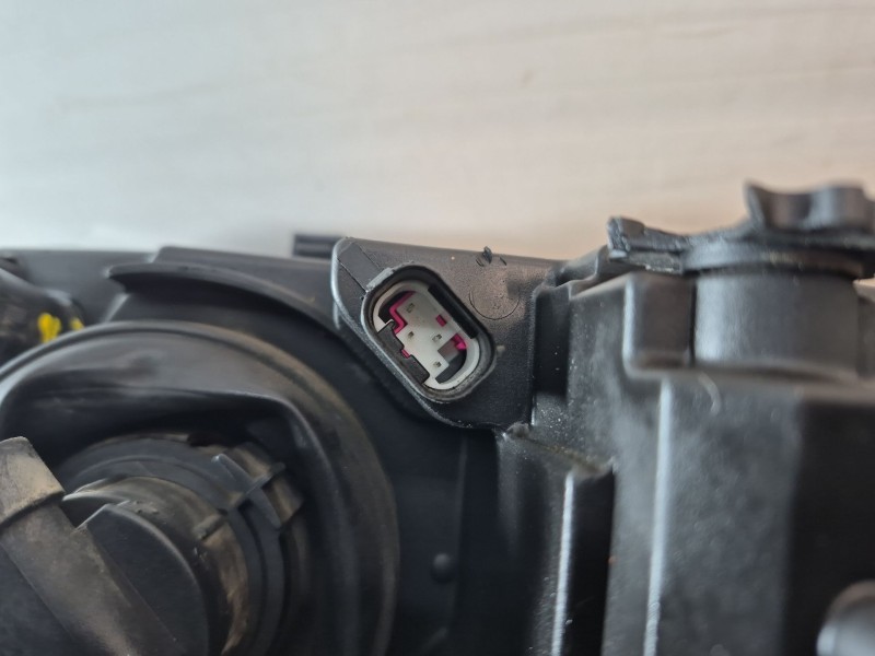 Recambio de faro derecho para bmw 3 (e46) 320 d referencia OEM IAM   