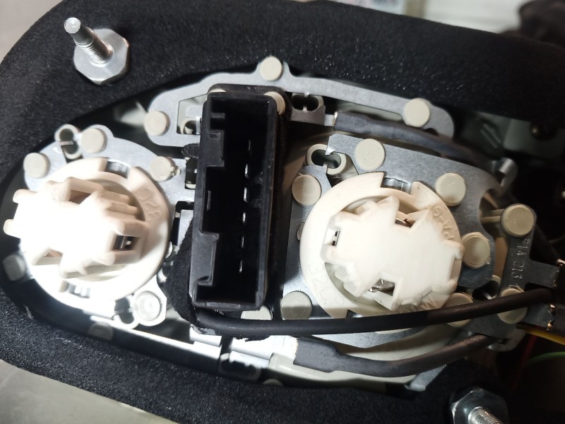 Recambio de piloto trasero izquierdo para bmw x5 (e70) 3.0 d referencia OEM IAM   