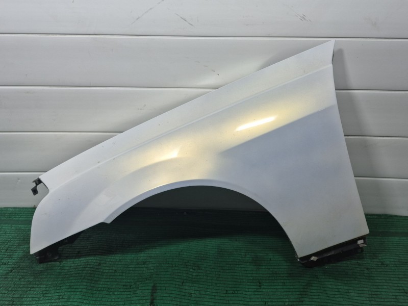 Recambio de aleta delantera izquierda para cadillac cts 3.0 referencia OEM IAM   