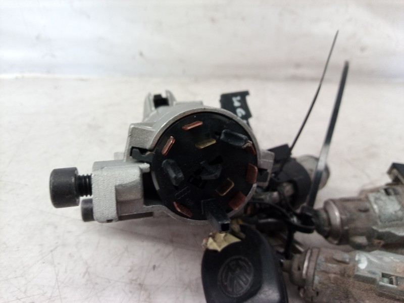 Recambio de juego bombines (con clausor) para volkswagen polo (9n1) conceptline referencia OEM IAM   