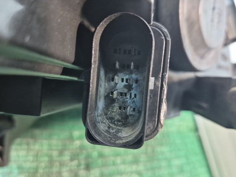 Recambio de faro izquierdo para volkswagen passat b6 (3c2) 1.9 tdi referencia OEM IAM   