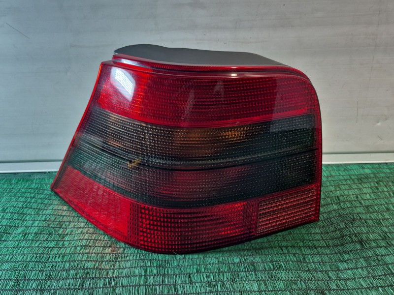 Recambio de piloto trasero izquierdo para volkswagen golf iv (1j1) 1.9 tdi referencia OEM IAM   