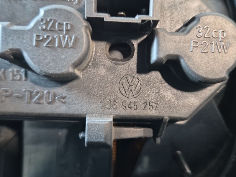 Recambio de piloto trasero izquierdo para volkswagen golf iv (1j1) 1.9 tdi referencia OEM IAM   