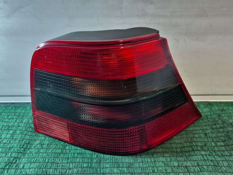 Recambio de piloto trasero derecho para volkswagen golf iv (1j1) 1.9 tdi referencia OEM IAM 1J6945112S 1J6945257 1J6945257