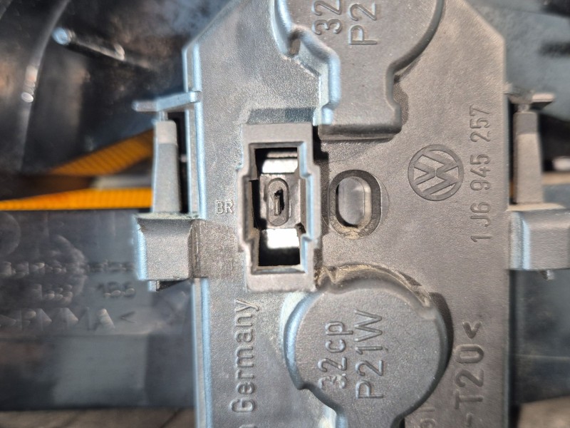 Recambio de piloto trasero derecho para volkswagen golf iv (1j1) 1.9 tdi referencia OEM IAM 1J6945112S 1J6945257 1J6945257