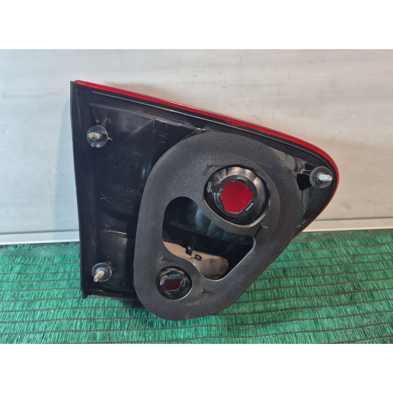 Recambio de piloto trasero derecho interior para chevrolet alero 2.4 16v referencia OEM IAM   