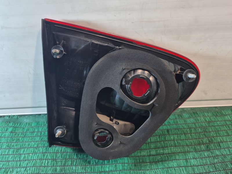 Recambio de piloto trasero derecho interior para chevrolet alero 2.4 16v referencia OEM IAM   