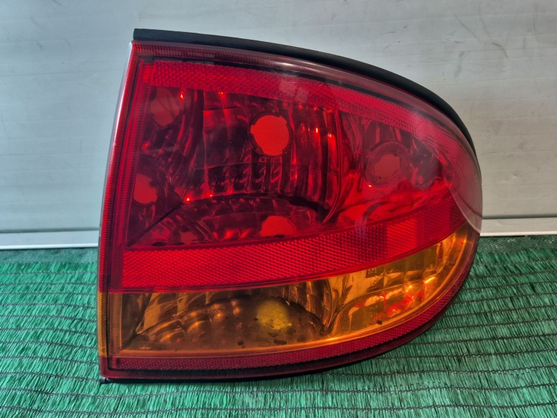 Recambio de piloto trasero derecho para chevrolet alero 2.4 16v referencia OEM IAM   