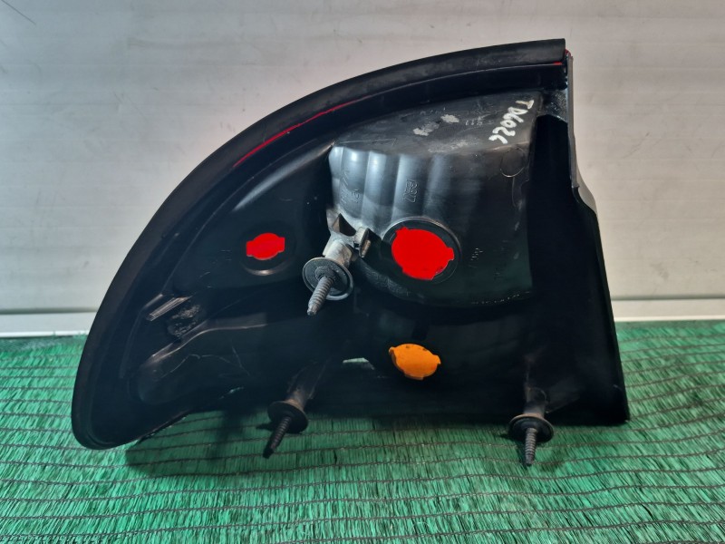 Recambio de piloto trasero derecho para chevrolet alero 2.4 16v referencia OEM IAM   