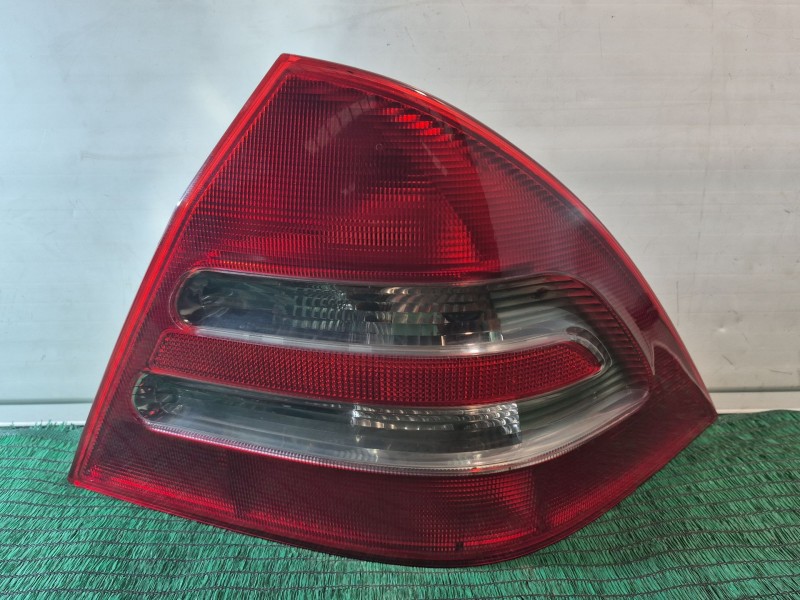 Recambio de piloto trasero derecho para mercedes-benz 190 (w201) e 1.8 (201.018) referencia OEM IAM   